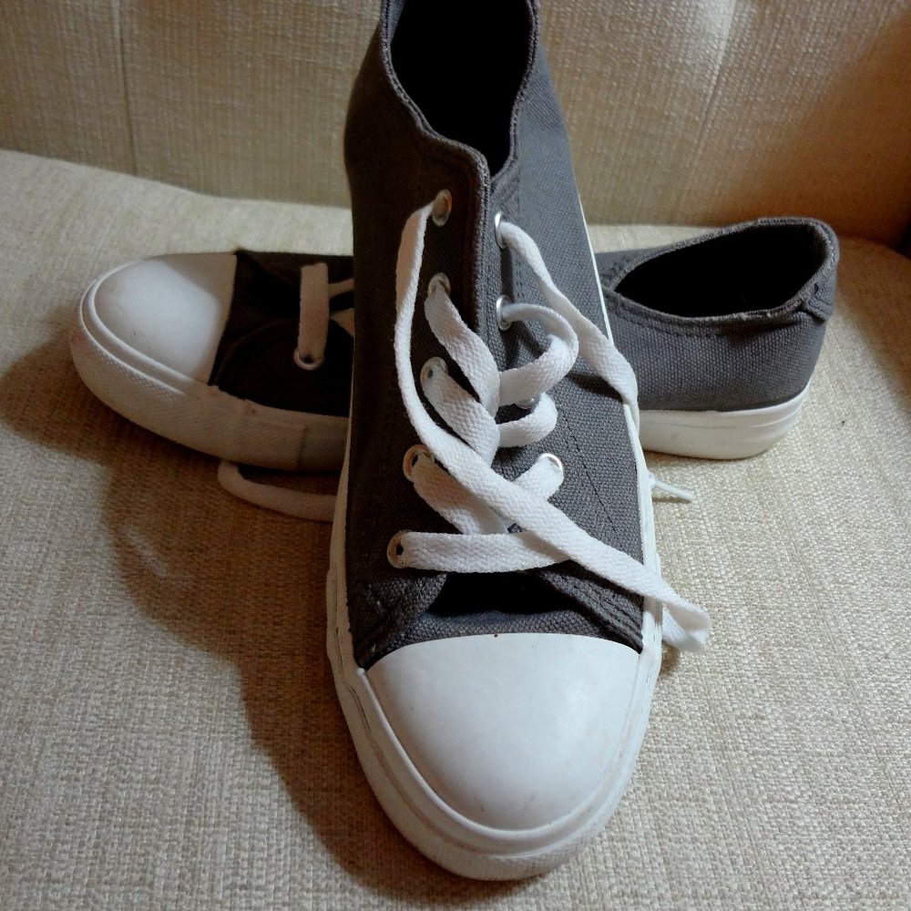 Womens Gray Serra Sneakers Size 7